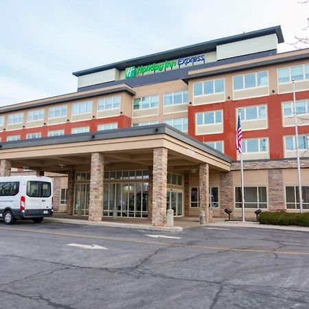 Holiday Inn Express Columbus Airport Easton Bagian luar foto