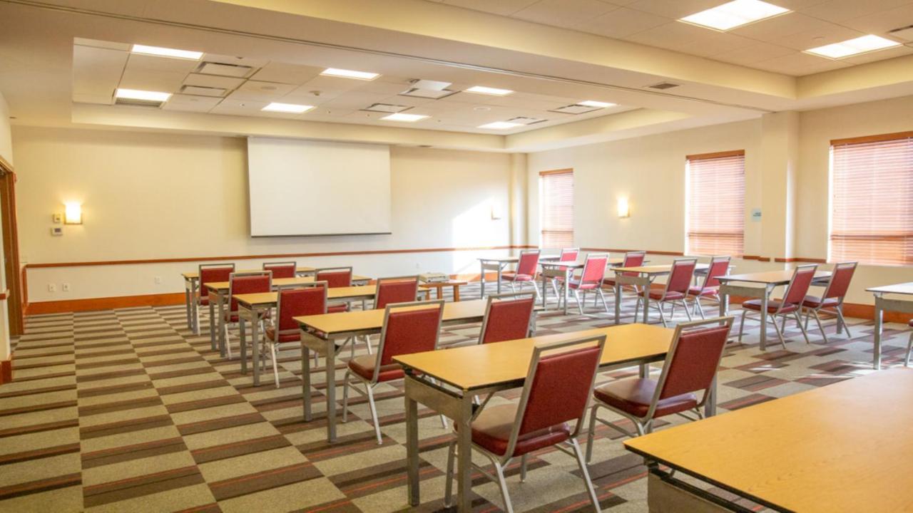 Holiday Inn Express Columbus Airport Easton Bagian luar foto