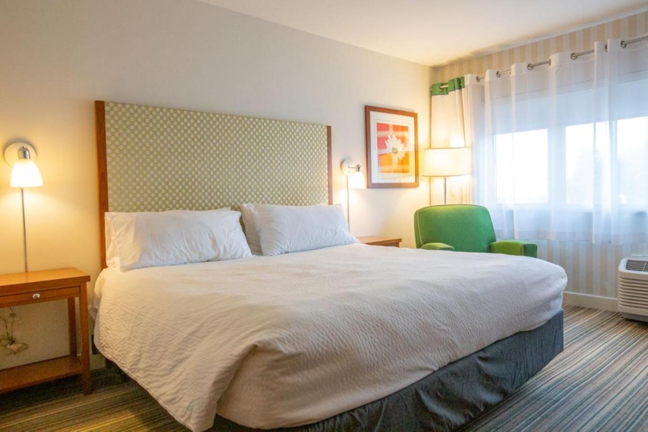 Holiday Inn Express Columbus Airport Easton Bagian luar foto
